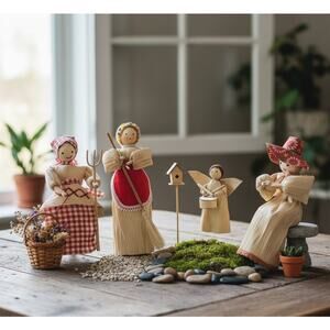 Cornhusk Dolls lot of 4, Gingham Handmade Old Traditional Folk Art Pioneer VTG